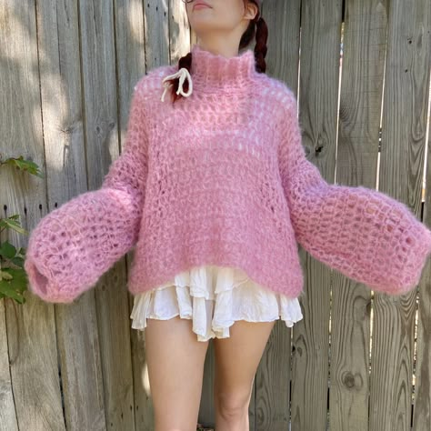 Fluffy Cardigan Crochet, Winter Sweater Crochet, Fuzzy Crochet Sweater, Knit Sweater Pattern Free Women, Chunky Yarn Crochet Sweater Pattern Free, Crochet Outfit Inspiration, Fluffy Sweater Crochet, Crochet Mohair Sweater Free Pattern, Mohair Crochet Pattern Free