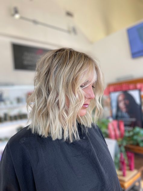 Beach Waved Bob, Short Blonde Hair Curled Styles, Beach Waves Lob, Beachy Blonde Bob, Curled Blonde Bob, Beach Wave Curls For Short Hair, Short Crimped Hair Waves, Short Beach Wave Hair, Short Hair Crimped Waves