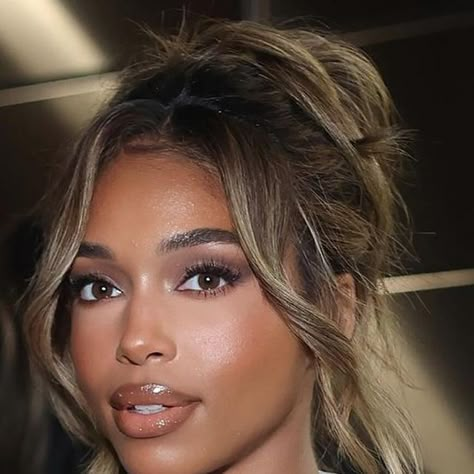 Lori Harvey Daily Updates 🤍 on Instagram: "🤍 @loriharvey at the “FIGHT NIGHT: THE MILLION DOLLAR HEIST” premiere in NYC.  #loriharvey #explore #fightnight" Lori Harvey Side Part, Lori Harvey Blonde Hair, Lori Harvey Style Hair, Lori Harvey Hairstyles, Lori Harvey Makeup, Lori Harvey Jamaica, Lori Harvey Hair, Should I Dye My Hair, 2025 Hairstyles