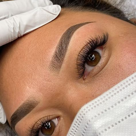 Mircoblading Eyebrows, Eyebrows Goals, Henna Eyebrows, Ombre Eyebrows, Micro Blading, Permanente Make-up, Eyebrow Styles, Powder Brows, Eyebrow Shapes