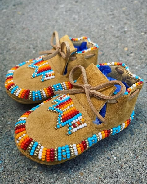 Handmade Newborn Deerskin Baby Moccasins beaded with size 11 Czech seed beads Baby Moccasin Pattern Native Americans, Macrame Patterns Beginner, Beaded Moccasins Pattern, Beginners Quilt Patterns, Sewing Patterns Plushies, Diy Baby Moccasins, Sweater Knitting Patterns Free, Beaded Baby Moccasins, Free Sweater Knitting Patterns