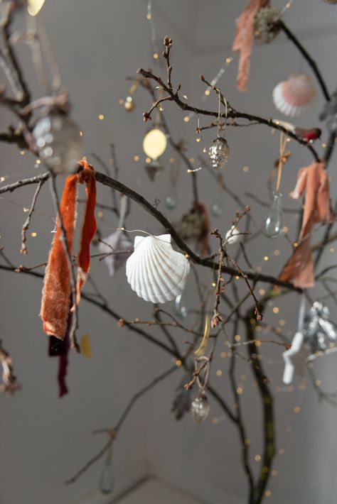 A JOYFUL ALTERNATIVE APPROACH TO CHRISTMAS — Hannah Bullivant - Seasonal Interior Stylist & Decluttering Expert Spring Solstice, Christmas Tree Idea, Christmas Branches, I Love Christmas, Alternative Christmas, Christmas Tree Branches, Minimal Christmas, Alternative Christmas Tree, Mid Summer