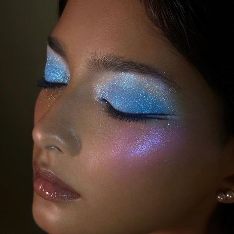 Interstellar Makeup, Euphoria Makeup Blue, Fae Ball, Euphoria Makeup, Rave Makeup, Birthday Makeup, Fairy Makeup, Dope Makeup, Cool Makeup