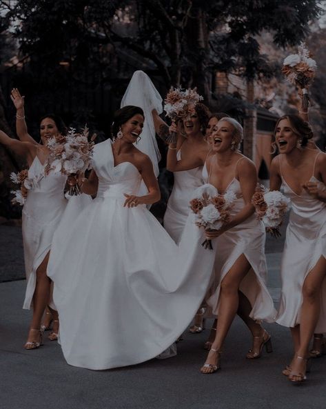 Dresses Cinderella, Bridesmaid Poses, Bridesmaid Pictures, Bridesmaid Photoshoot, Wedding Portrait Poses, Wedding Dresses Cinderella, Wedding Picture Poses, Bridesmaids Photos, Wedding Photography Styles