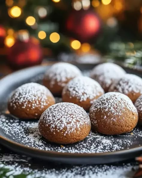 Gingerbread Snowballs, Chocolate Snowballs, Christmas Menu Ideas, Snowball Cookie Recipe, Christmas Cookies Recipes, Snowball Cookies, Christmas Menu, Cookies Recipes, Melt In Your Mouth