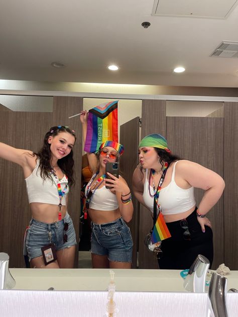 Pride Party Outfit Ideas, Last Minute Pride Outfit, Grunge Pride Outfit, Simple Pride Outfit Ideas, Pride Aesthetic Outfits Summer, Pride March Outfit Ideas, Pride Outfits Ideas, Easy Pride Outfits, Queer Outfits Women Summer