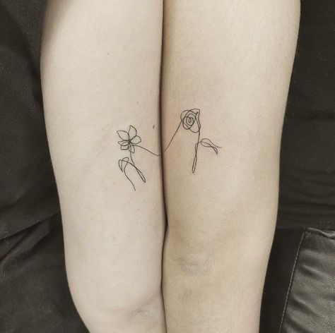 Sister Line Tattoos, Bts Matching Tattoos, Bts Love Yourself Tattoo, Tiny Sister Tattoos, Tiny Best Friend Tattoos, Tattoo Love Yourself, Tattoo Amigas, Sis Tattoo, Matching Friendship Tattoos