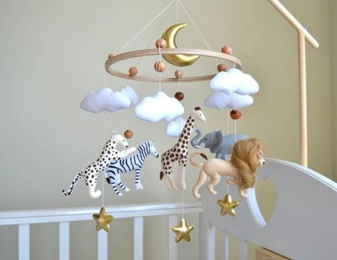 Mobile For Crib, Safari Baby Mobile, Wooden Baby Rattle, Mobile Safari, Nursery Idea, Cot Mobile, Felt Mobile, Mobile Nursery, Cunas Para Bebes