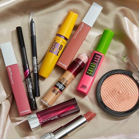 Maybelline Makeup Products, Mac Makeup Looks, Maybelline Cosmetics, Whats In My Makeup Bag, Punk Makeup, Makeup Accesories, Maybelline Makeup, Fancy Makeup, Makeup Needs