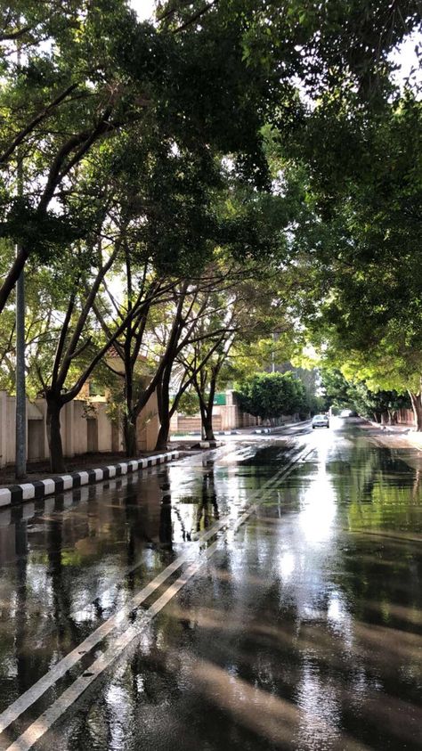 Rainy Evening Aesthetic, Rainy Street, Rainy Day Aesthetic, I Love Rain, Beautiful Locations Nature, Cinematic Photography, Rain Photography, Dark Photography, Beautiful Scenery Nature