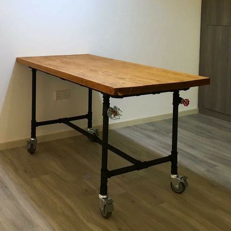 Industrial look table on wheels from 2by2 store Art Table On Wheels, Mondo Mango, Moveable Table, Kitchen Table Rustic, Laundromat Ideas, Sewing Cupboard, Desk On Wheels, Kitchen Work Table, Beautiful Classroom