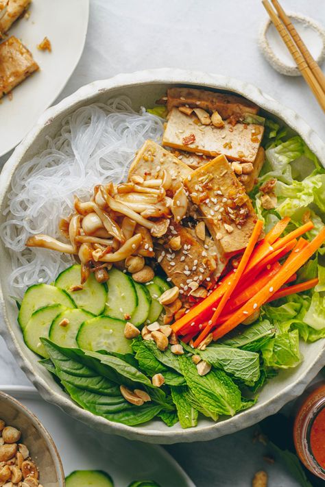 Lemongrass Tofu Vermicelli Bowl – healthienut – Easy to follow plant-forward recipes Vermicelli Bowl Sauce, Recipes With Vermicelli Noodles, Tofu Vermicelli, Lemongrass Tofu, Vermicelli Bowl, Vermicelli Recipes, Oil Free Vegan Recipes, Pickled Carrots, Vermicelli Noodles