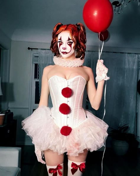 Scary Ideas For Halloween, Women's Clown Costume, Pennywise Women’s Costume, It Woman Costume, It Halloween Makeup Clown, Penniwyse Costume, Scary Cute Costumes, Clown Halloween Costumes Cute, Woman Pennywise Costume