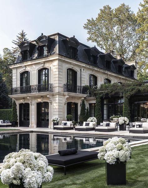 Old Money House, Elegant House, Luxurious Mansion, Comfy Vibes, Gothic Garden, Dream Life House, Global Travel, Luxury Homes Dream Houses, Dream House Interior