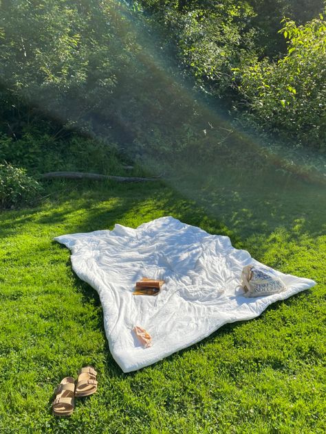 Blanket On Grass Aesthetic, Dopamine List, Friendship Bucket List, White Backless Top, Green Toes, Styling Rugs, Playlist Vibes, Future Moodboard, Picnic Scene