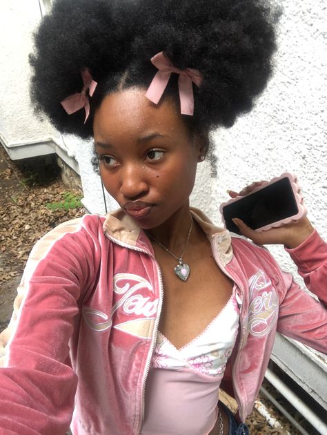 Barbie Inspired Hairstyles Black, 4c Aesthetic Hairstyles, Kawaii Afro Hairstyles, Black Bows In Hair, 4c Hair Ribbon, Coquette Afro Hairstyles, Bow Natural Hair, Cute Blackgirl Hairstyle, Coquette Hair Black Women