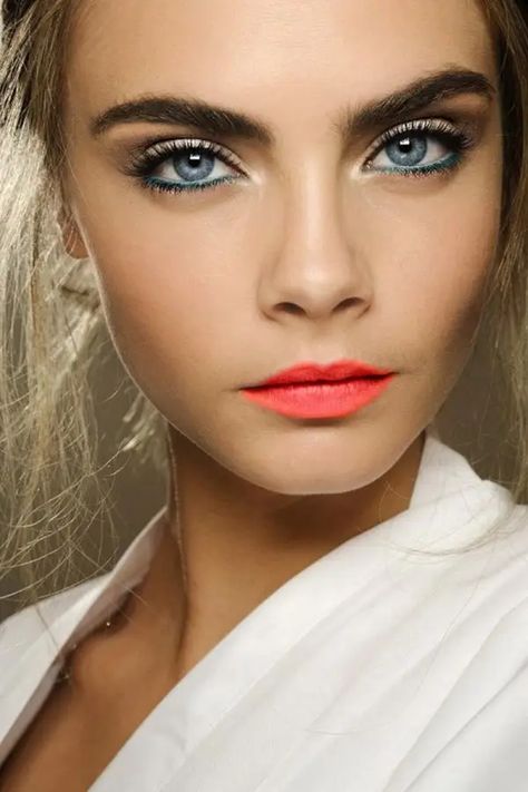 Cool Makeup, Woman With Blue Eyes, Eyeliner Tips, Blue Eyes Pop, Artist Makeup, Best Eyeshadow, Beautiful Blue Eyes, Colored Eyeliner, Spring Makeup