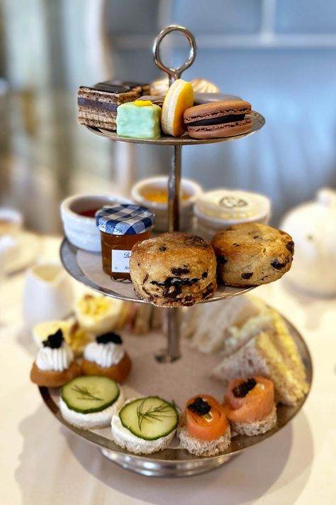 A review of the afternoon tea at BG Restaurant inside Bergdorf Goodman. This tea service comes with a pretty view of Central Park. Full Afternoon Tea, Healthy Afternoon Tea Ideas, Afternoon Tea Sandwich Ideas, Traditional Afternoon Tea, At Home High Tea, High Tea Cocktails, Festive Afternoon Tea, Winter Afternoon Tea, Afternoon Tea Aesthetic