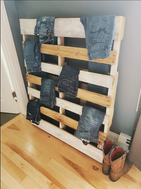 Diy Western Shoe Rack, Western Shoe Rack, Western Organization, Jean Rack, Jean Storage, Shed Room Ideas, Redo Room Ideas, Shed Closet, Jean Wall