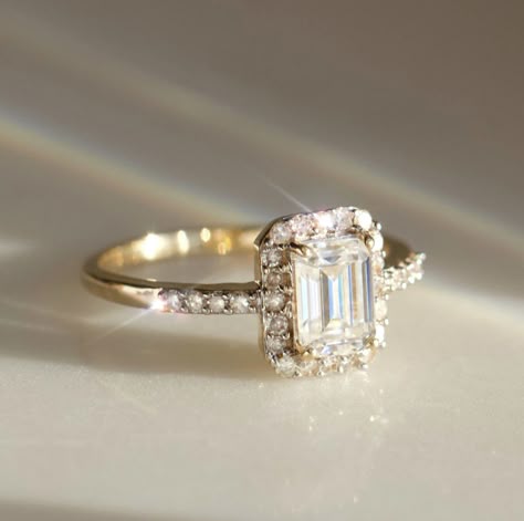 Engagement Rings Uk, Elizabeth Jewelry, Vintage Inspired Engagement Rings, Dream Wedding Ring, Rules Of Engagement, Future Engagement Rings, Luxe Jewelry, Written In The Stars, Engagement Rings And Wedding Bands