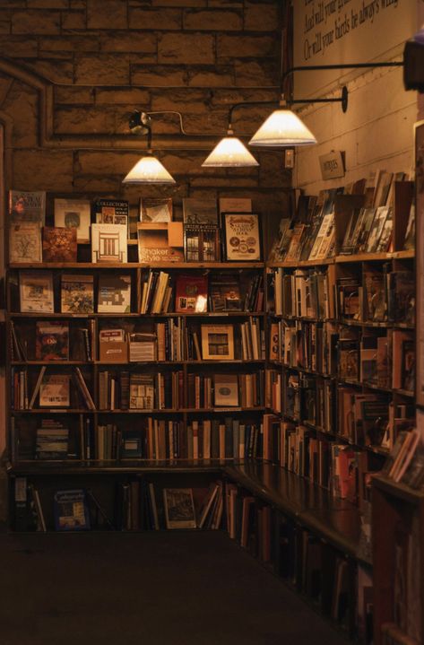 Dark academia bookstore Vintage Library Aesthetic, Dark Academia Library, Store Aesthetic, Bookstore Cafe, Library Aesthetic, Dream Library, Aesthetic Dark Academia, Book Cafe, Dark Academia Aesthetic