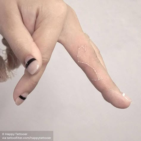 White Tattoo Constellation, White Constellation Tattoo, White Ink Constellation Tattoo, White Highlight Tattoo, Invisible Ink Tattoo, White Ink Finger Tattoo, Tiny White Ink Tattoo, White Tattoo Aesthetic, White Tattoo Healed