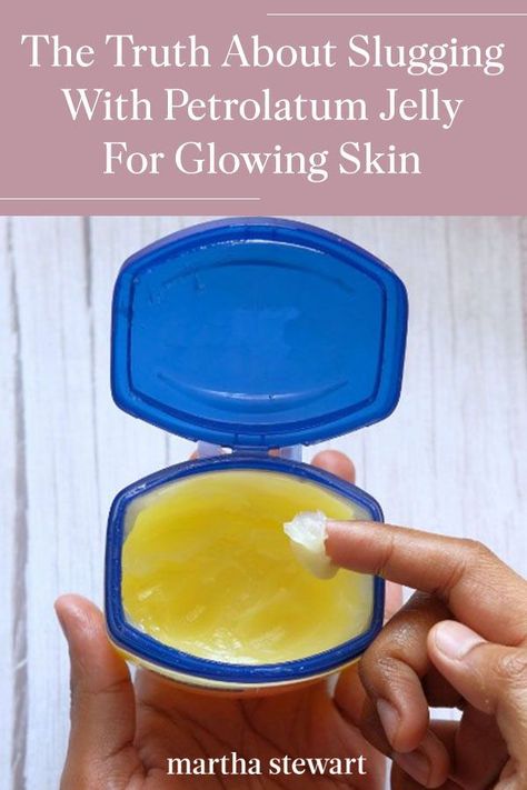 Benefits Of Petroleum Jelly, Slugging Skin, Smooth Skin Remedies, Beauty Skincare Tools, Glow Skincare, Beauty Hacks Skincare, Forehead Wrinkles, Petroleum Jelly, Low Carbs