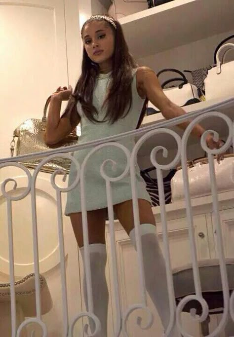 Chanel Scream Queens, Scream Queens Outfits, Queens Outfits, Scream Queens Fashion, Chanel Oberlin, Queen Aesthetic, Ariana Grande Outfits, Queen Outfit, Ariana Grande Style