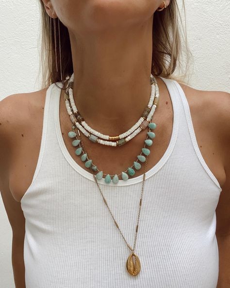 R�êver d’été, de peau bronzée et de sable chaud…☀️ #bijoux #bijouxsolaires #creatricefrancaise #jewelry #summer #summervibes #toulon #toulonforever Creative Jewelry Photography, Amazonite Jewelry, Jewelry Summer, Beaded Necklace Diy, Jewelry Accessories Ideas, Clay Necklace, Handmade Wire Jewelry, Trendy Necklaces, Jewelry Photography