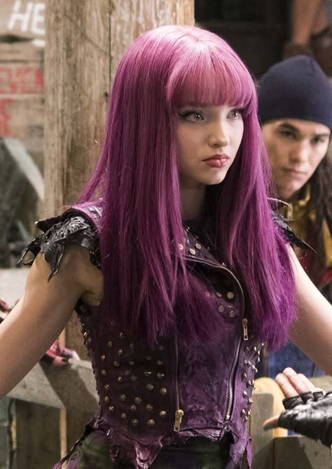 👉🔥🔥🔥🔥😉😊😘💨💨💨💨 Mal Descendants 2, Dove Cameron Descendants, Mal Bertha, Estilo Blair Waldorf, Descendants Mal, Mal Descendants, Disney Descendants Movie, Descendants Characters, Mal And Evie