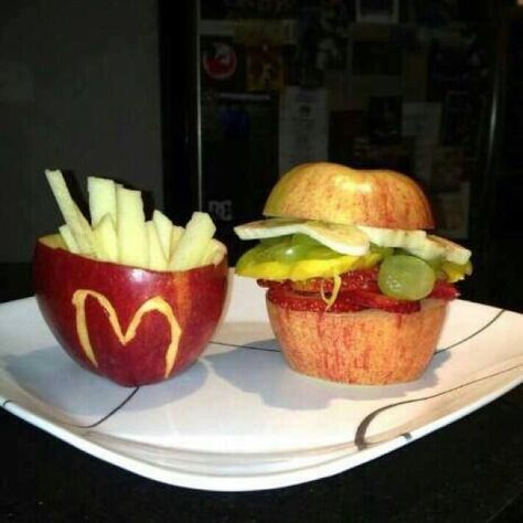 McDonald's burger & fries made out of fruit! Funny Friday Memes, Diet Vegetarian, Friday Humor, 500 Calories, 웃긴 사진, Food Humor, Makes Me Laugh, Too Funny, To Laugh