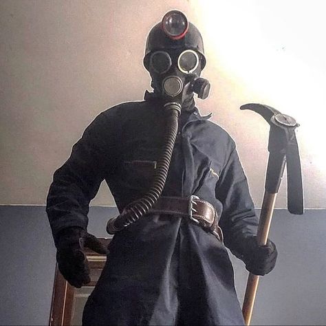 Creepy Cosplay Ideas, Masked Costume Ideas, Harry Warden, Masked Men, Cute Pfp, Scary Movie Characters, Horror Villains, Horror Masks, Horror Lovers