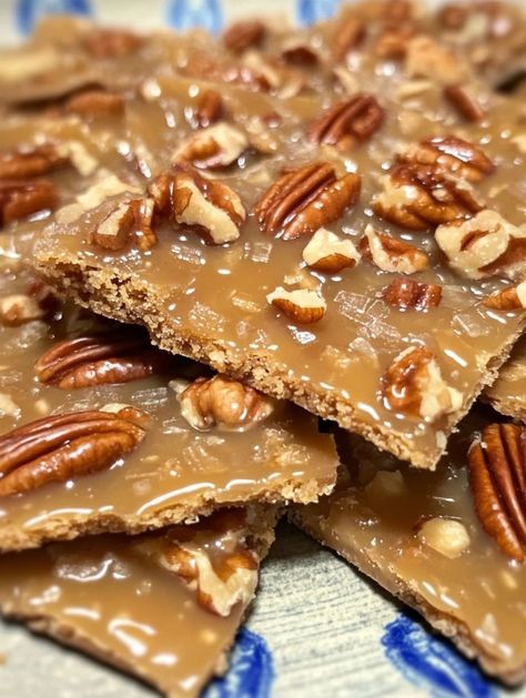 Pecan Pie Bark | Homemade Recipes Praline Bark Recipe, Pecan Praline Pie Bark, Pecan Pie Crunch Bark, Bulldog Brittle Recipe Graham Crackers, Pecan Bark Recipe Easy, Pecan Pie Bark Recipe Graham Crackers, Graham Cracker Pecan Bars, Graham Cracker Bark Recipes, Pecan Pie Bark Graham Crackers