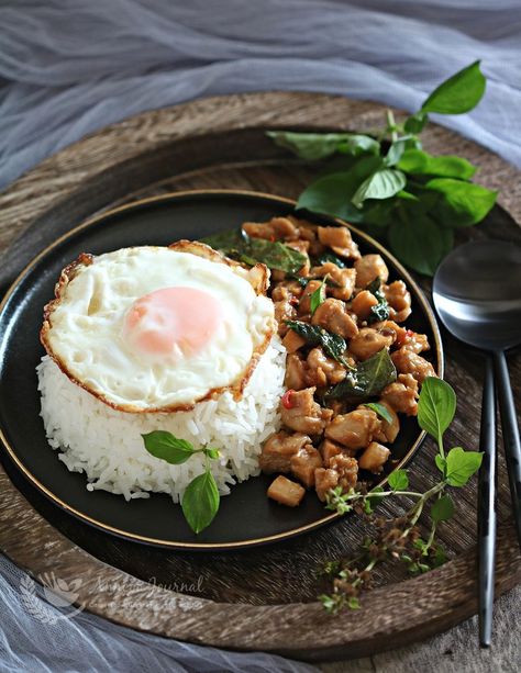 Fried Rice Plating Ideas, Rice Plating, Pad Kra Pao, Thai Food Menu, Food Europe, Rice Photography, Thai Basil Chicken, Best Asian Recipes, Outdoor Sitting