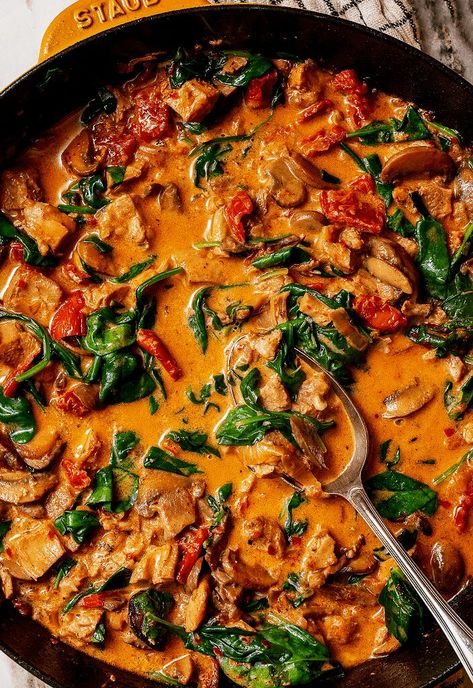 Creamy Sun-Dried Tomato Chicken Sundried Tomato Chicken, Food Recipes Healthy, 500 Calorie, Tomato Chicken, Tried And True Recipes, Cooking Tomatoes, Sundried Tomato, Small Pasta, Diced Chicken