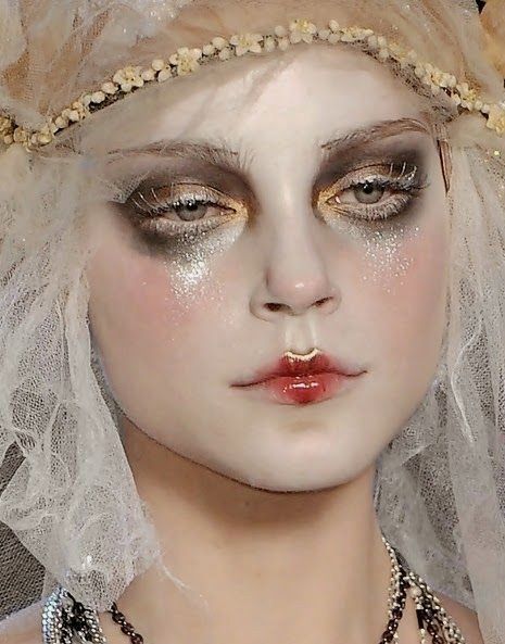 Alien Make-up, Matte Make Up, Ghost Makeup, Angel Makeup, Drag Make-up, Ghost Party, Jessica Stam, Make Up Inspiration, Avant Garde Makeup