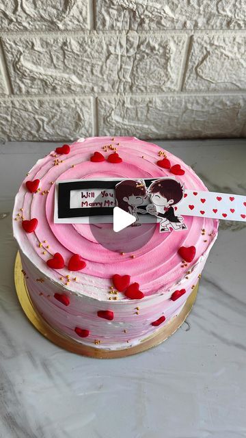 Pooja Chimurkar Ninawe | Nagpur Baker on Instagram: "So do something special for your girlfriend /wife with this trendy cake😍  You can change message from "will you marry me?" To "Happy anniversary" or "happy birthday", Also can change couple according to your wish 😄  Follow @bakemydaycooking for more amazing new trends😍  #reels #reelsinstagram #trendingcake #messagecake #cakereels #cakes #proposalcake #proposeday #yummycakes #trendycake #nagpurblogger #nagpur #onlineclaases #bakemydaycookingstudio" Cake Designs For Wife Birthday, Birthday Cake Ideas For Men Boyfriends, Secret Message Cake, Trendy Cake Designs 2024, Birthday Cake For Wife Ideas, Anniversary Cakes Designs, Will You Marry Me Cake, Wife Birthday Cake Design, Happy Birthday Wife Cake