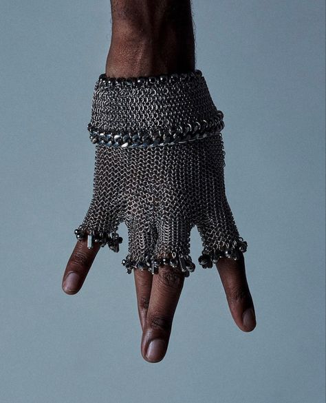 Chainmail Glove, Haute Mess, Custom Lighters, Hardware Jewelry, Sibling Outfits, Tiny Dancer, Clothing Details, Textiles Fashion, Streetwear Men Outfits