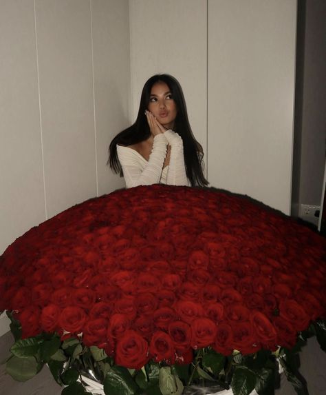 Women With Flowers Aesthetic, Rich Flowers Aesthetic, Women Receiving Flowers, Black Women With Roses Aesthetic, Girl With Bouquet Of Flowers Aesthetic, Luxury Bouquet, Luxury Flower Bouquets, Bouquet Of Roses, Glitter Roses