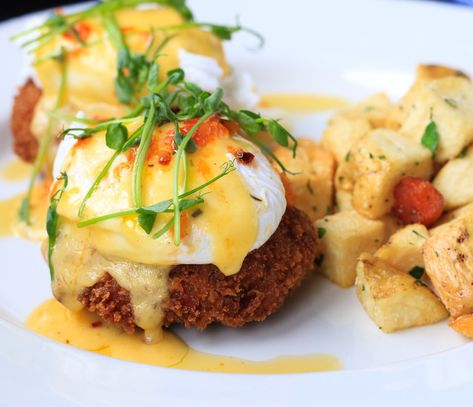 New Orleans Brunch, Crab Cake Benedict, Crab Eggs, Easy Eggs Benedict, Eggs Benny, Eggs Benedict Recipe, Nurse Cake, Egg Benedict, Nursing Cake