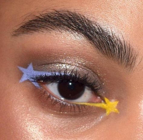 love this pastel eyeliner in the shape of stars eye makeup inspiration face makeup, body paint makeup ideas Smink Inspiration, Beauty Make-up, Cool Makeup, Make Up Inspiration, Make Up Inspo, School Looks, Makeup Hacks, Eye Looks, Editorial Makeup