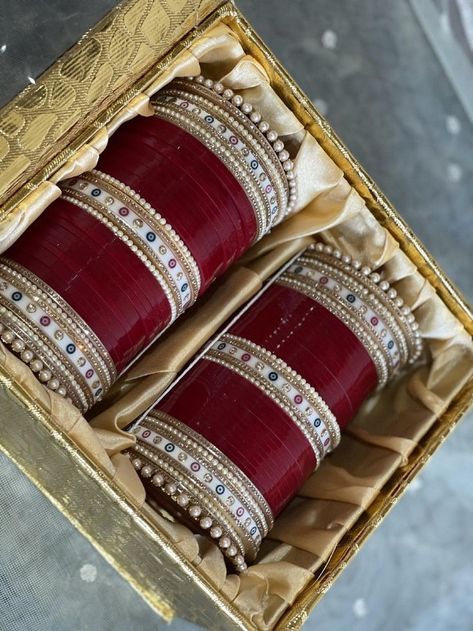 Latest Chura Designs Bridal, Chura Bridal Punjabi Bride, Choora Bangles Bridal, Chooda Designs, Punjabi Choora, White Bangles, Wedding Chura, Bridal Traditions, Wedding Jewellery Designs