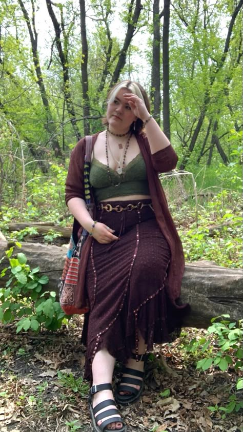 Witch Core Outfits Plus Size, Plus Size Witch Outfits, Colourful Fairycore Outfit, Plus Cottagecore Outfits, Layered Cottagecore Outfit, Plus Size Hippie Goth, Witch Aesthetic Fashion Plus Size, Indie Witch Aesthetic, Whimsigoth Clothes Plus Size