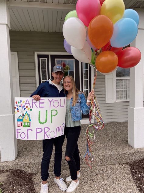 Unique Promposal Ideas, Promposal Funny, Promposal Ideas For Him, Dance Poster Ideas, Dance Asking, Creative Prom Proposal Ideas, Prom Posals, Hoco Signs, Prom Proposal Ideas