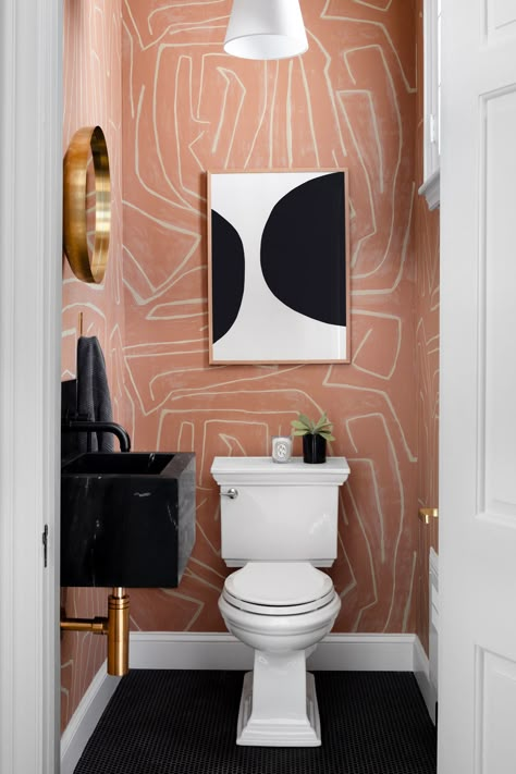 Lawson credits the wallpaper as the jumping-off point for this powder room. "That salmon color is one of my absolute favorites. The tile is another one of my favorite parts of this room. It's a tiny matte hex and it's just adorable," says Lawson. #marthastewart #homeimprovementideas #easyhomedecorideas #details #homedecorinspiration Powder Room Paint, Wc Decoration, Bad Inspiration, Design Blogs, Decor Baie, Design Del Prodotto, Kelly Wearstler, Powder Rooms, Bathroom Inspo