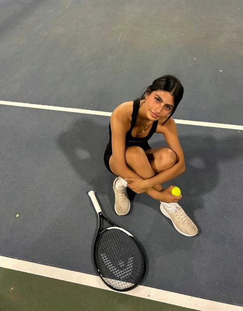 Tennis Lifestyle, Tennis Pictures, Tennis Girl, Tennis Aesthetic, Tennis Life, Sports Aesthetic, Tennis Fashion, Workout Aesthetic, Sporty And Rich