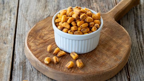 Beer Nuts Recipe, Corn Nuts Recipe, Hominy Recipes, Canned Hominy, Beer Nuts, Seasoned Corn, Corn Nut, Corn Cakes, Southern Cuisine