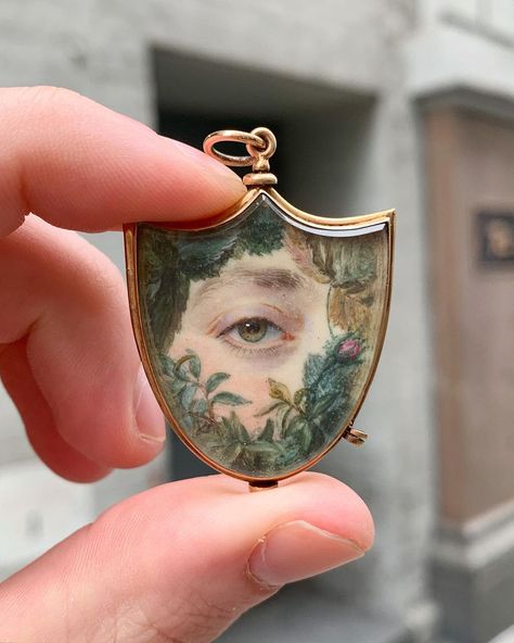 SOLD - An exceptional Georgian lovers eye pendant. “A window into the soul” The delicate details of the greenish brown eye is surrounded… | Instagram Nicholas Hilliard, Eye Locket, Victorian Crafts, Sentimental Jewellery, Lovers Eyes, Brown Eye, Post Mortem, Eye Pendant, Green Foliage