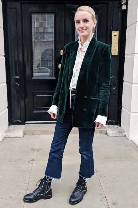 Velvet Blazer Street Style, Velvet Jacket Outfit, Gig Outfits, Velvet Blazer Outfit, Thrift Wishlist, Green Velvet Blazer, Green Velvet Jacket, Jacket Outfit Women, Leopard Print Jeans