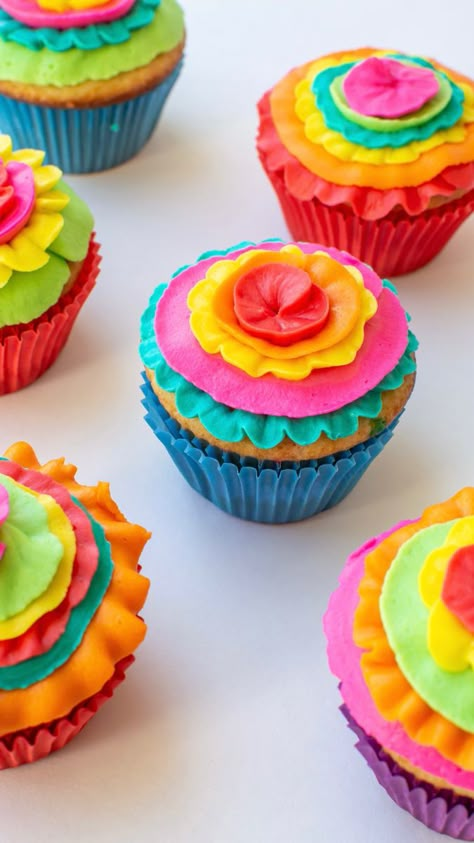 Taco Bout 30 Cake, Mexican Flower Cupcakes, Three Esta Birthday Party Cupcakes, Mexican Fiesta Cupcake Ideas, Fiesta Party Cupcakes, Cinco De Mayo Cupcakes Ideas, Mexican Party Cupcakes, Fiesta Theme Party Cupcakes, Mexican Inspired Cupcakes